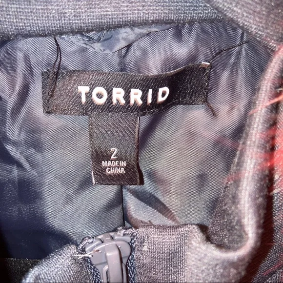 Torrid 2X (18-20) Coat Puffer Jacket Gray Coral Removable Faux Fur Collar Plus - Picture 10 of 10